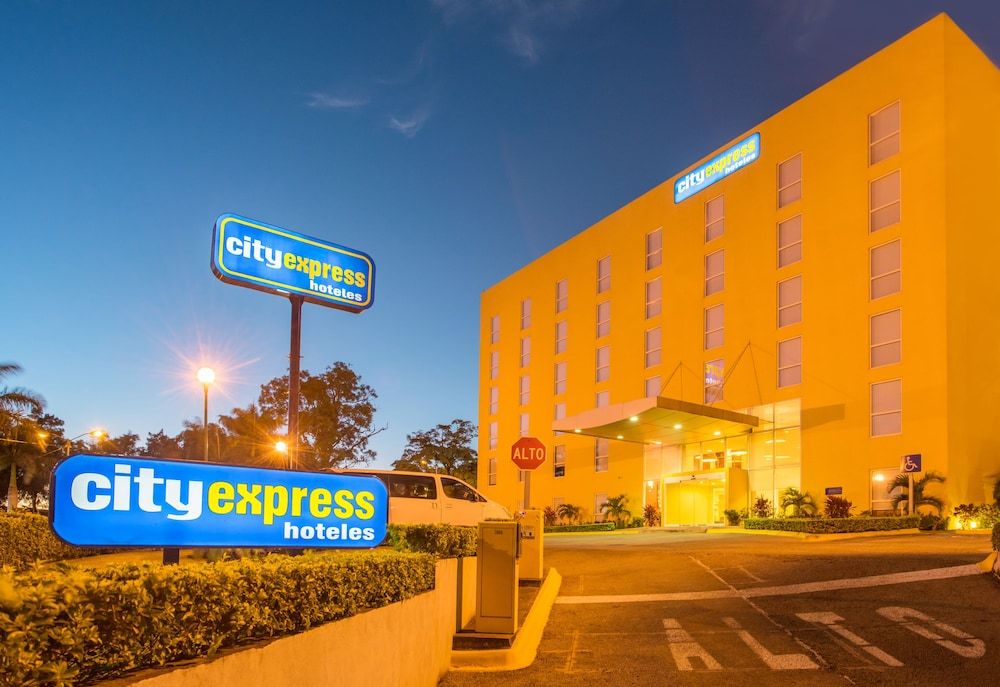 City Express San Jose Airport 1