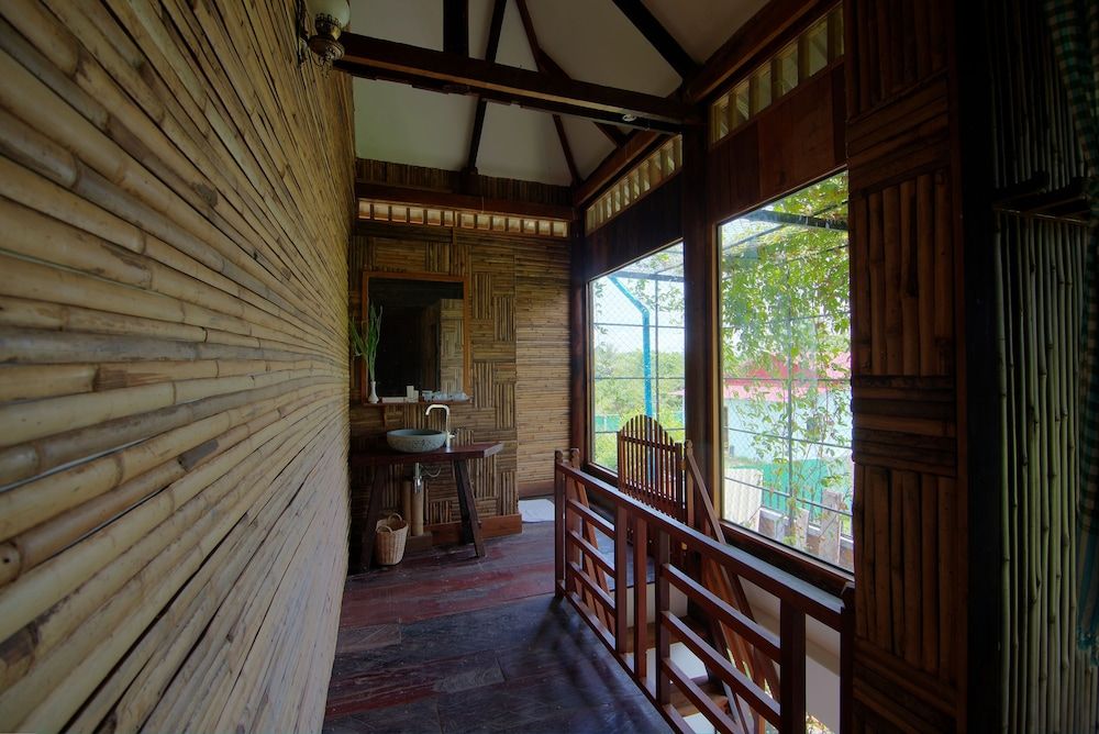 Palm Village Resort & Spa 2 Palm Village Resort & Spa 2