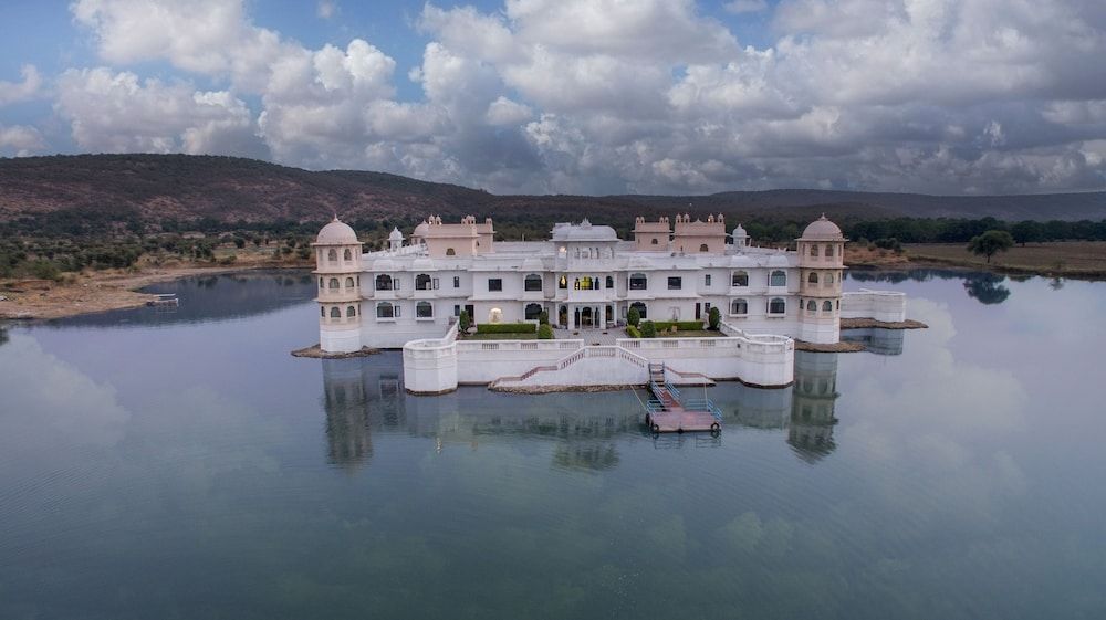 juSTa Lake Nahargarh Palace