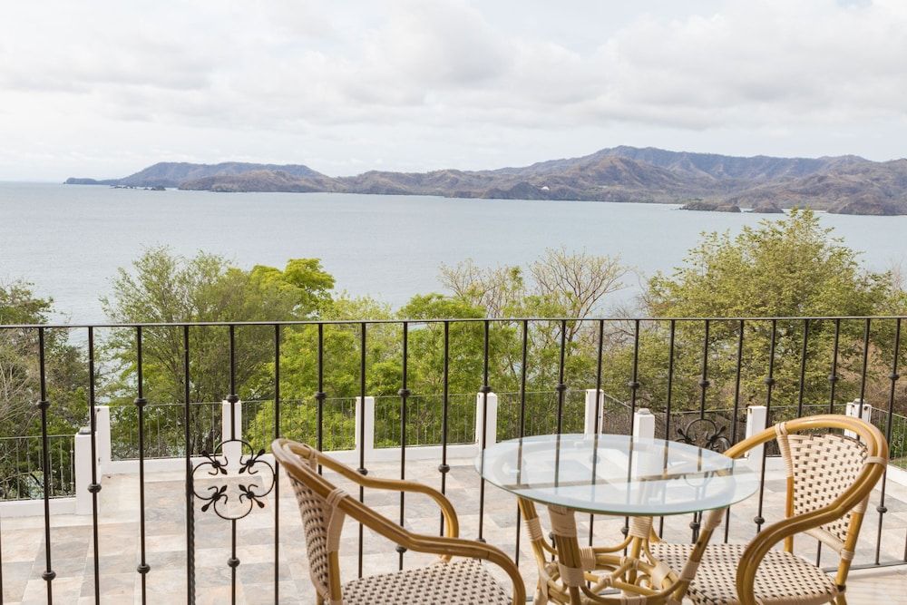 Paradise Flamingo Beach Hotel 3