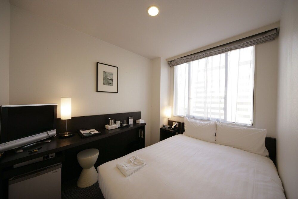 Hamilton Hotel Black 3