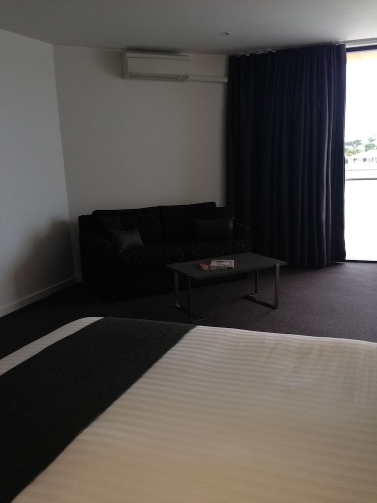 Lakes Hotel 3