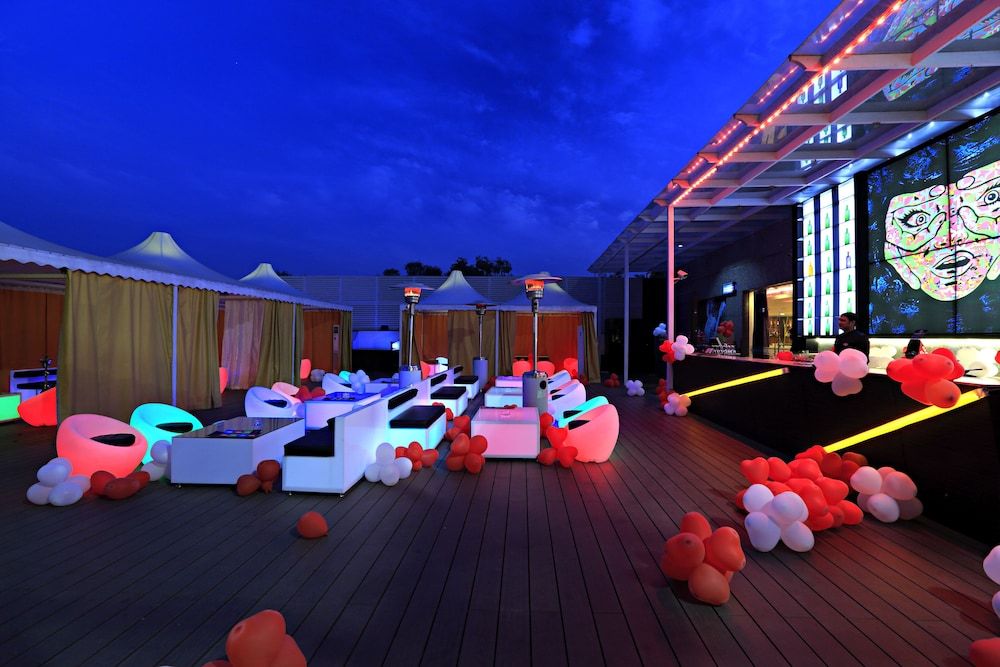 Country Inn & Suites by Radisson, Delhi Saket 1