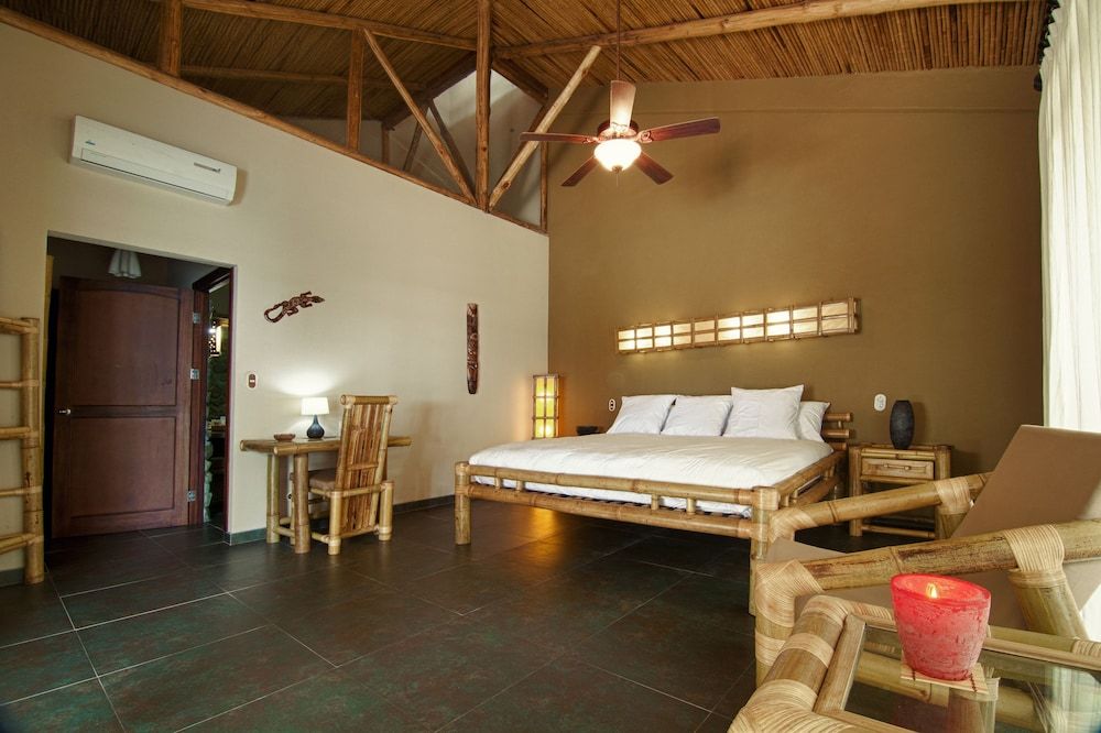 Clandestino Beach Resort 3