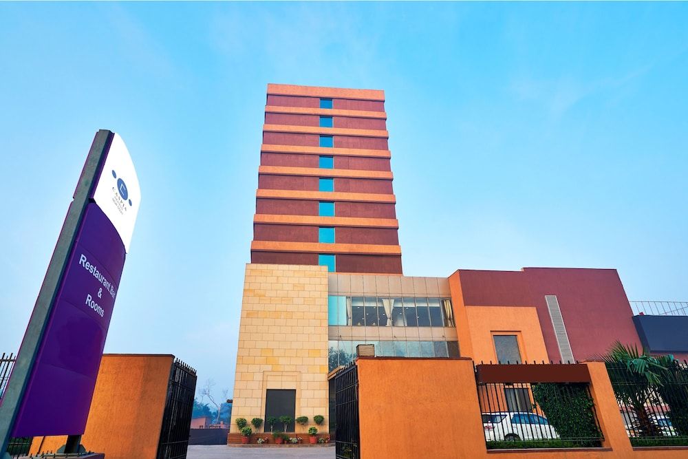 Caspia Hotel New Delhi Shalimar Bagh 1