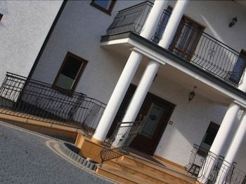 Dworek Magnat 3 estrelas em Modlniczka