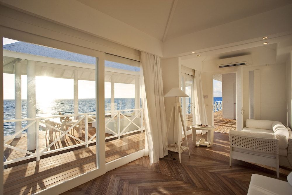 Diamonds Thudufushi Beach & Water Villas 3