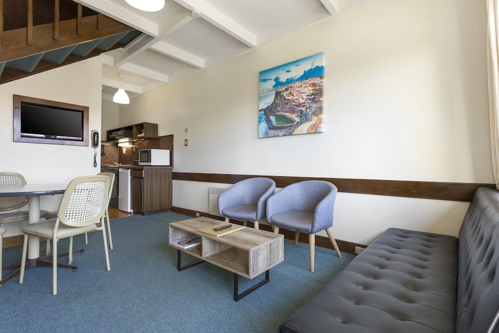 Village Family Motor Inn 3