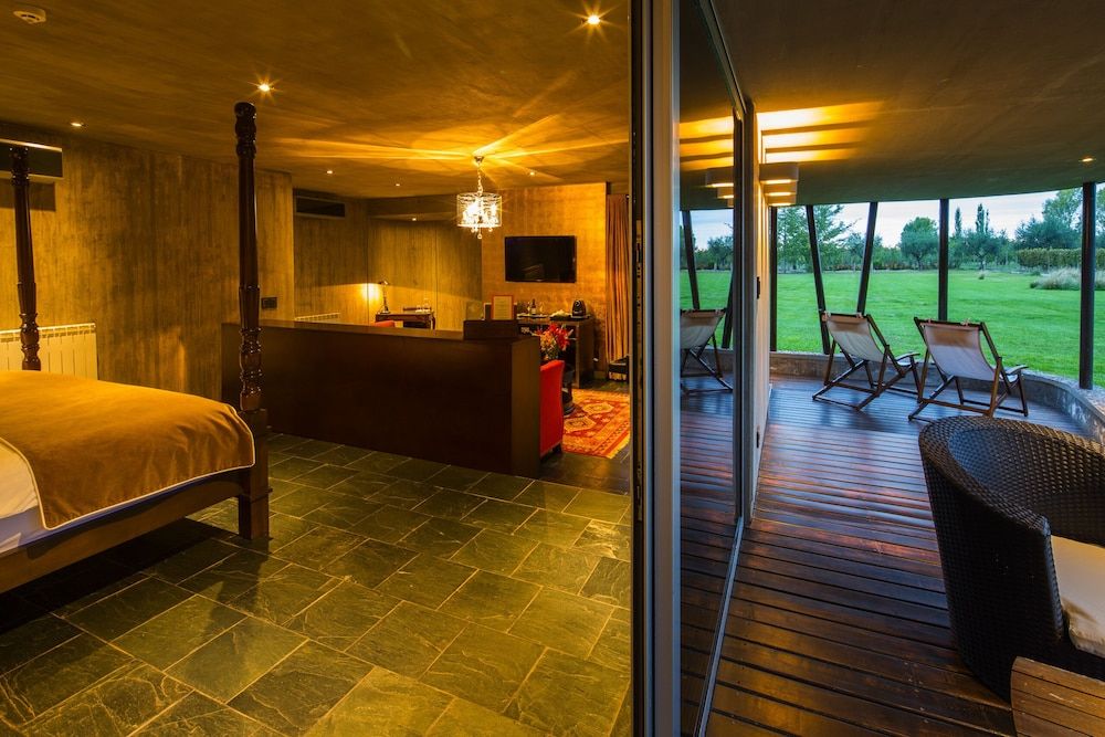 Entre Cielos Only Adults 3