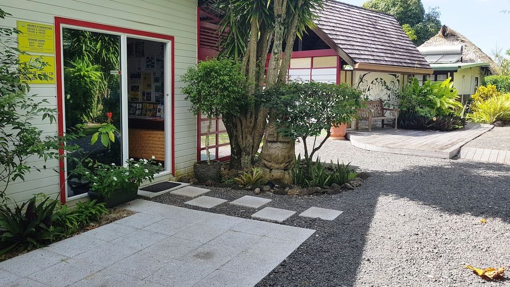 Linareva Moorea Beach Resort 3