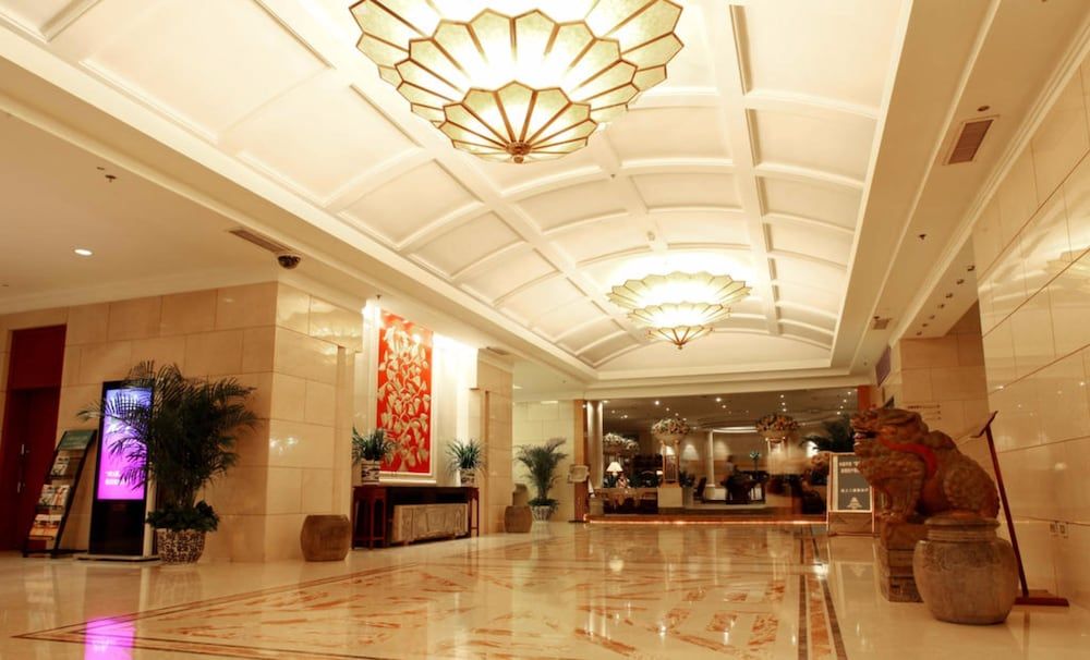 Ramada Xian Bell Tower Hotel 2