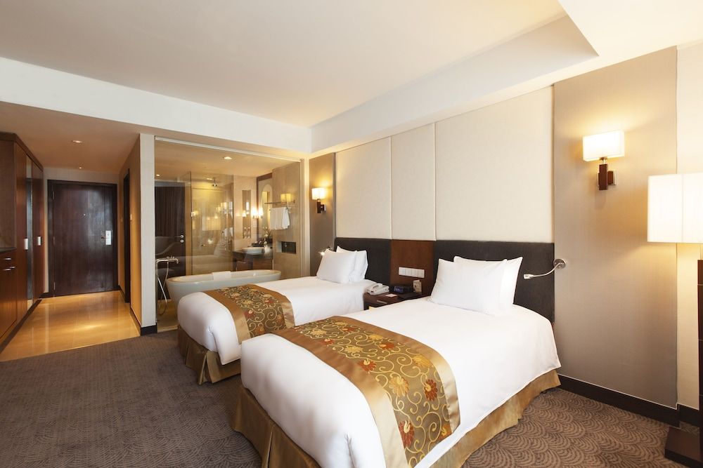 Crowne Plaza West Hanoi 3