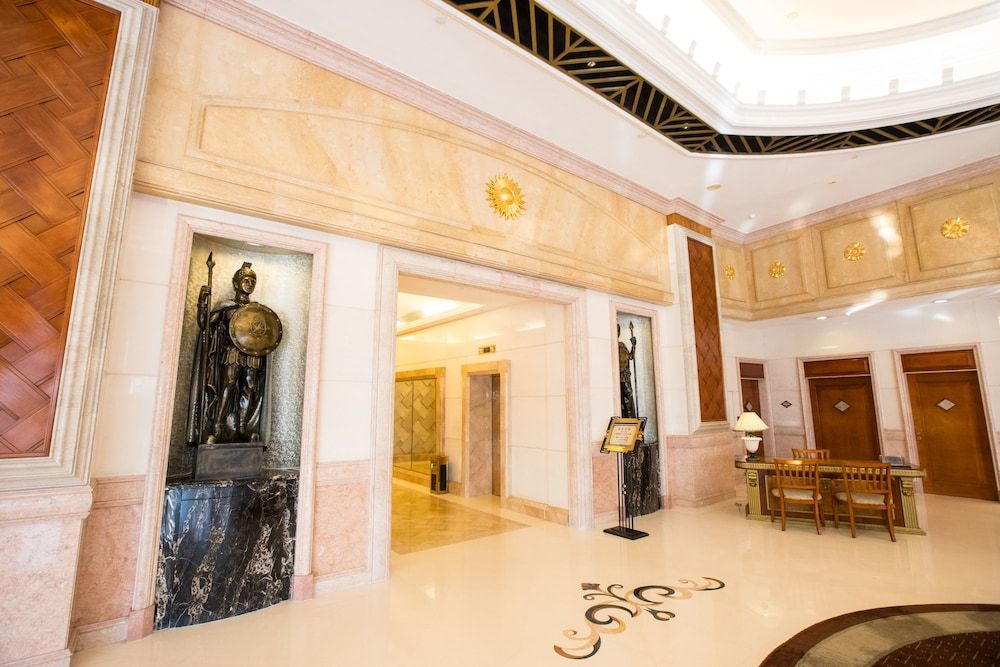 Golden Crown China Hotel 2