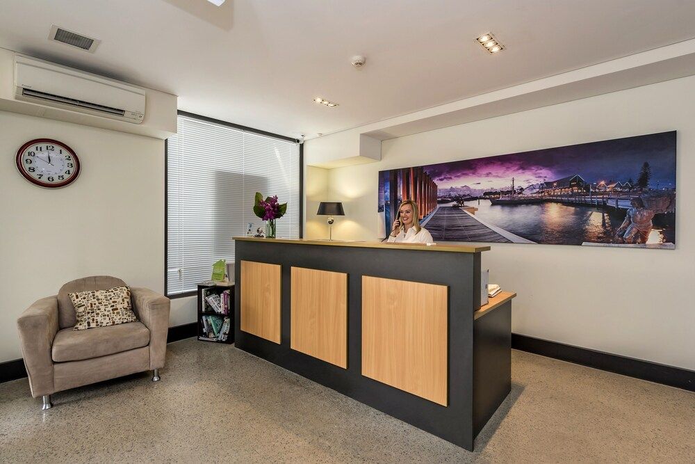 Quality Suites Fremantle 2