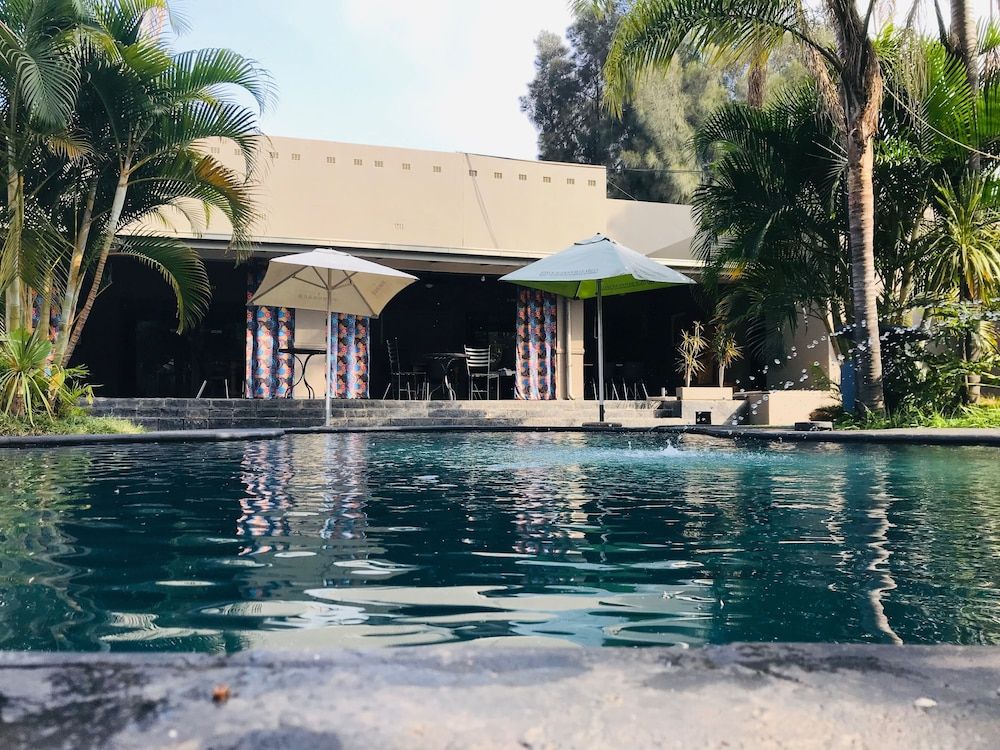 Elephant Springs Hotel & Cabanas