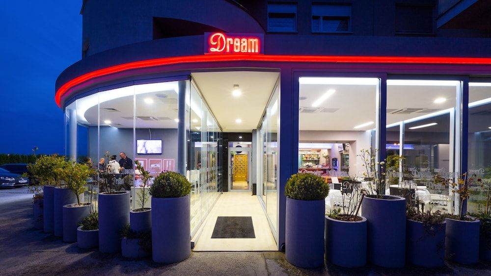 Dream Hotel 3 estrelas em Velika Gorica