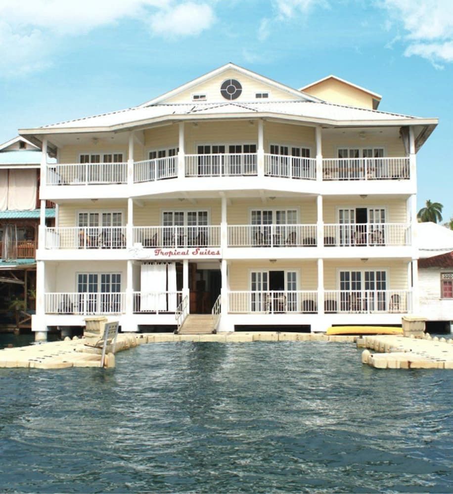 Tropical Suites Hotel 4 estrelas em Bocas Town
