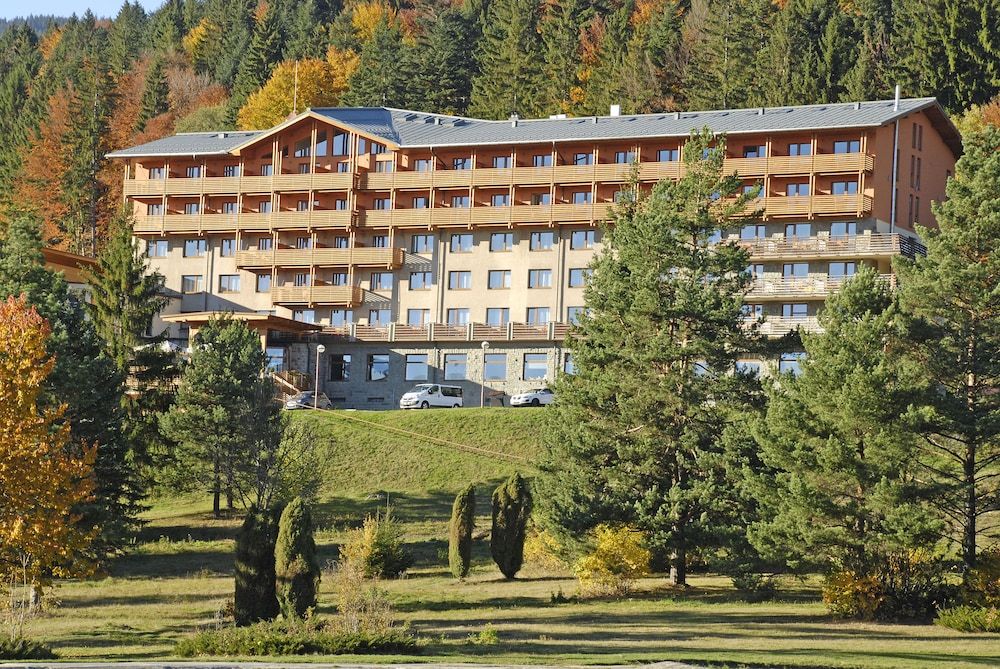 Hotel Partizán 4 estrelas em Tale