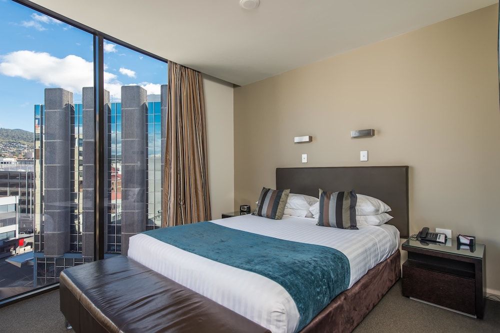 Mantra Collins Hotel