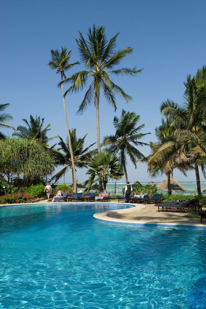 Breezes Beach Club & Spa – Half Board 5 étoiles à Bwejuu