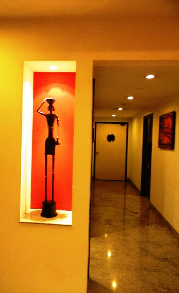 Red Fox Hotel East Delhi 2