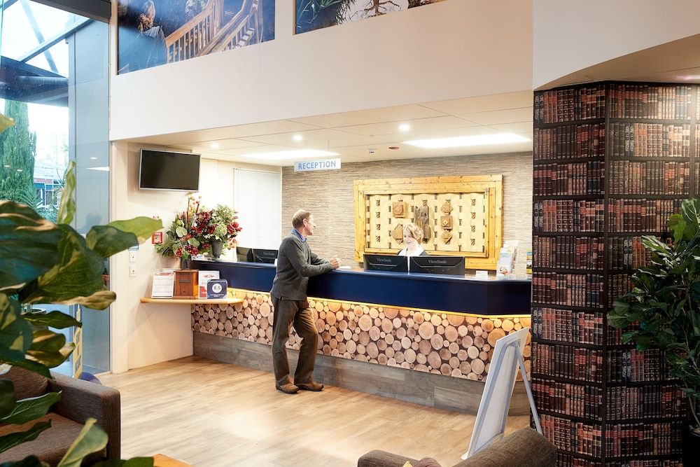 Ventura Inn & Suites Hamilton 2