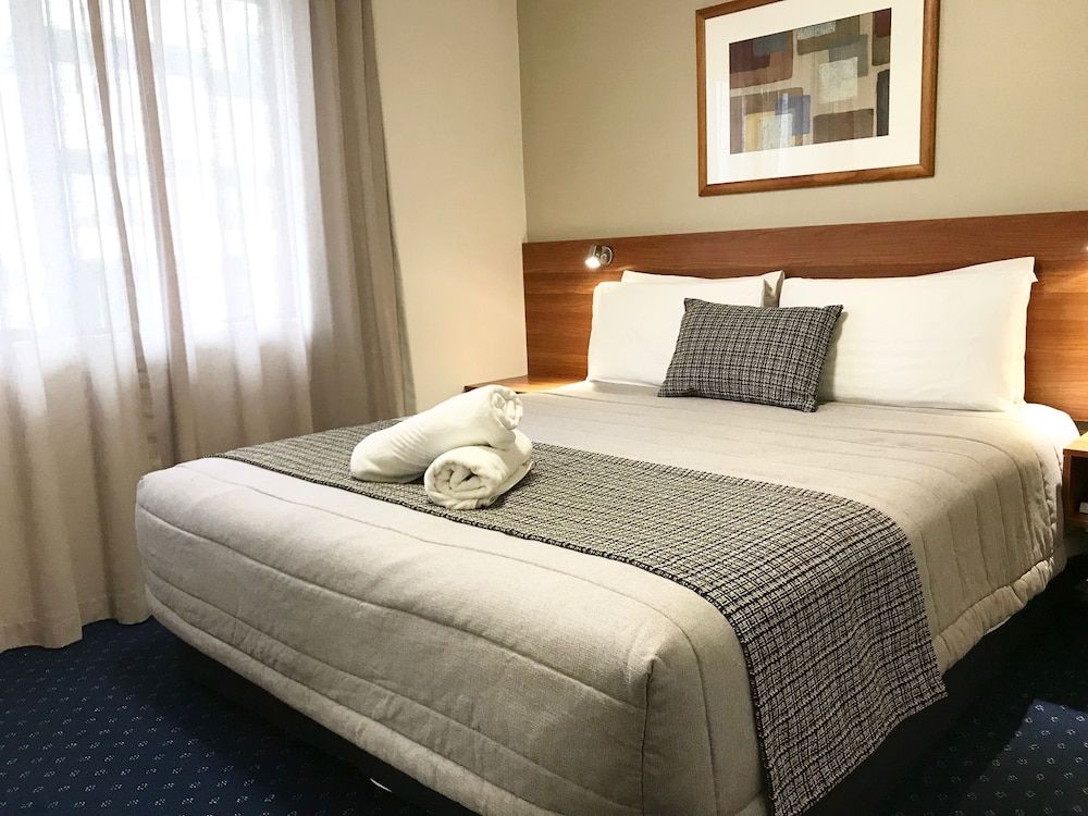 Ventura Inn & Suites Hamilton