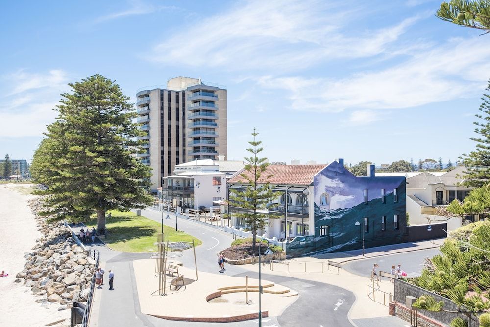 Seawall Apartments 1