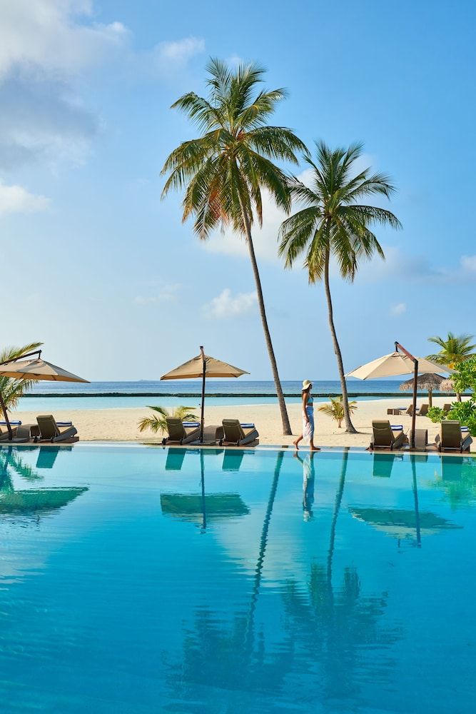 Constance Halaveli Resort