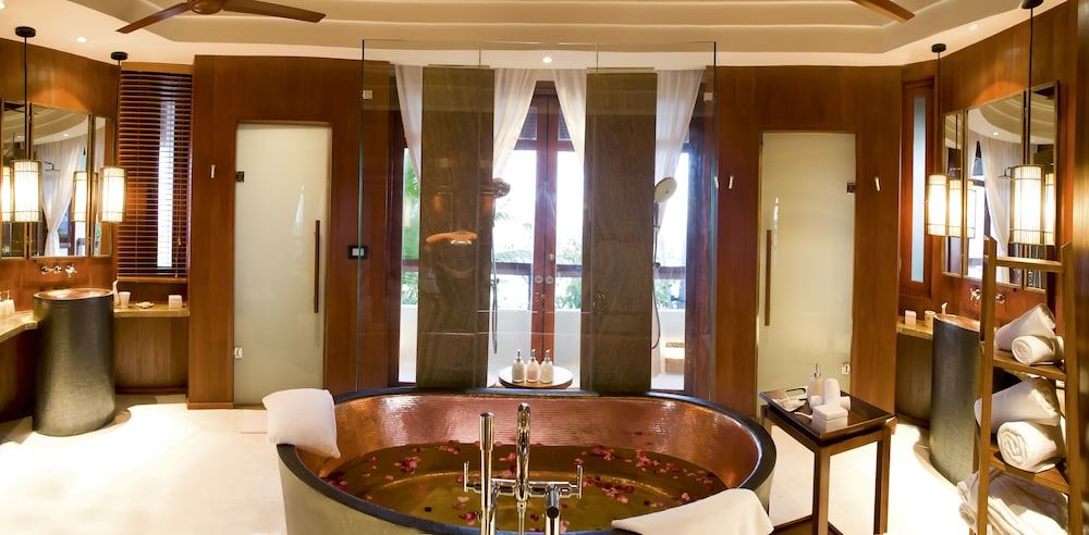 Constance Halaveli Resort 2