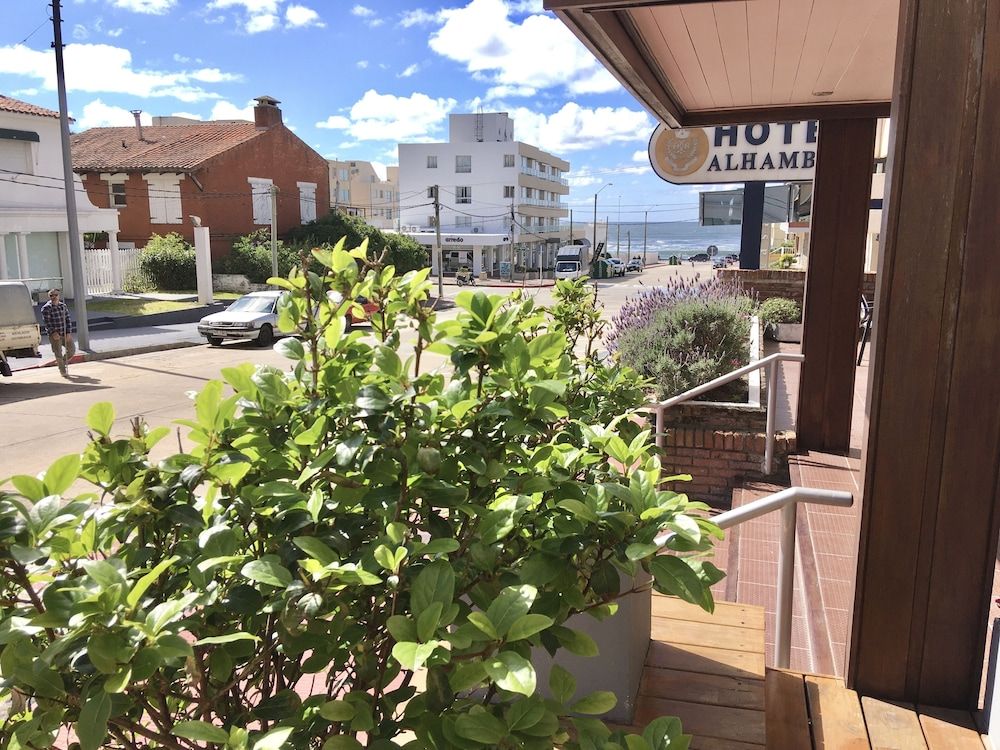 Hotel Alhambra 3 estrellas en Punta del Este