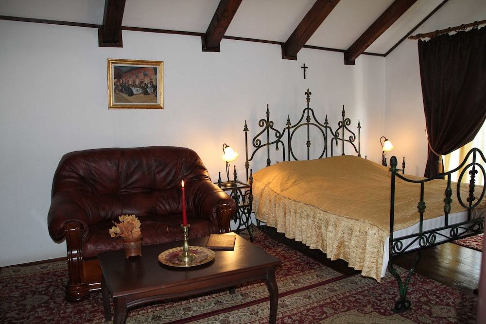 Hunter Prince Castle & Dracula Hotel 3