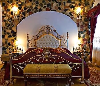 Hunter Prince Castle & Dracula Hotel 2