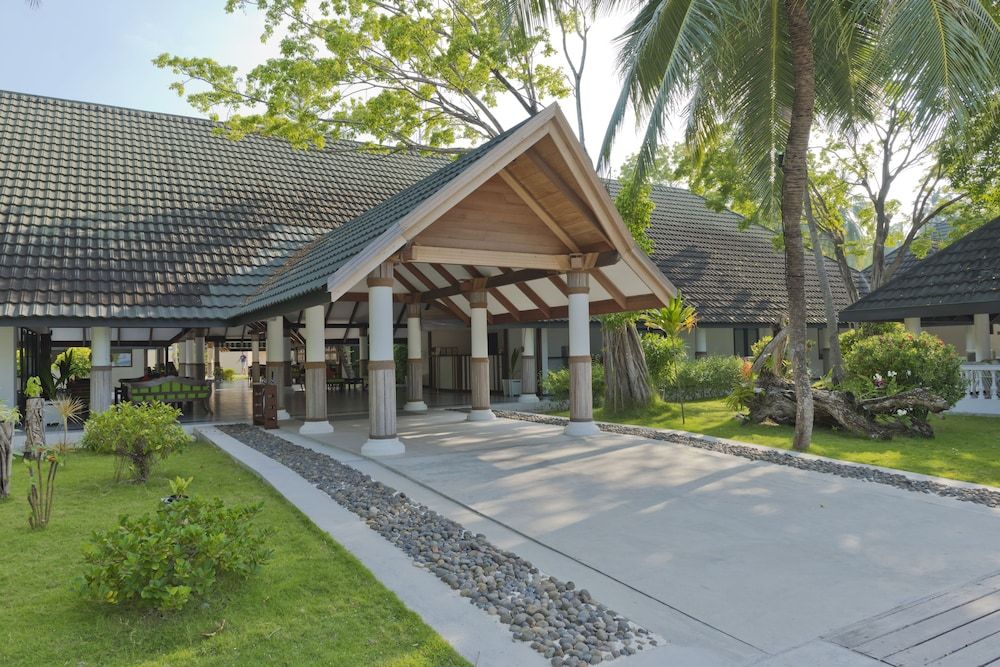 Holiday Island Resort & Spa 3