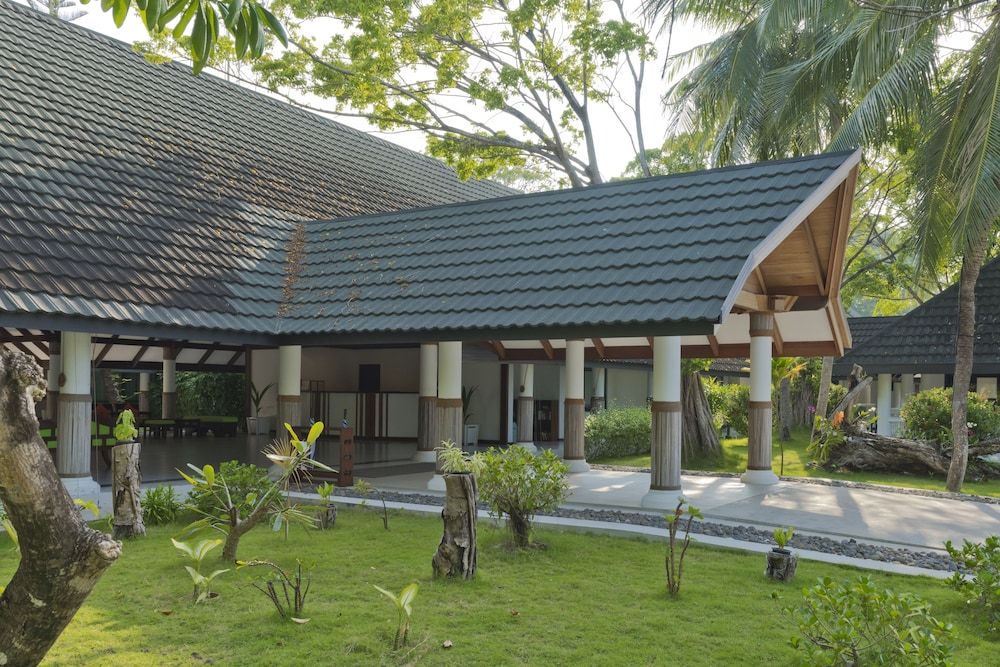 Holiday Island Resort & Spa 2