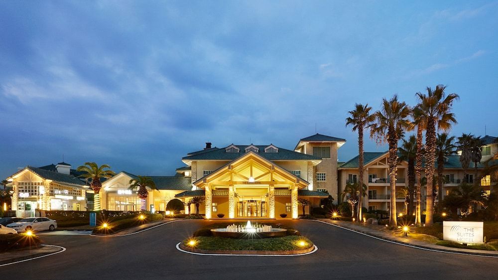 The Suites Hotel Jeju 1