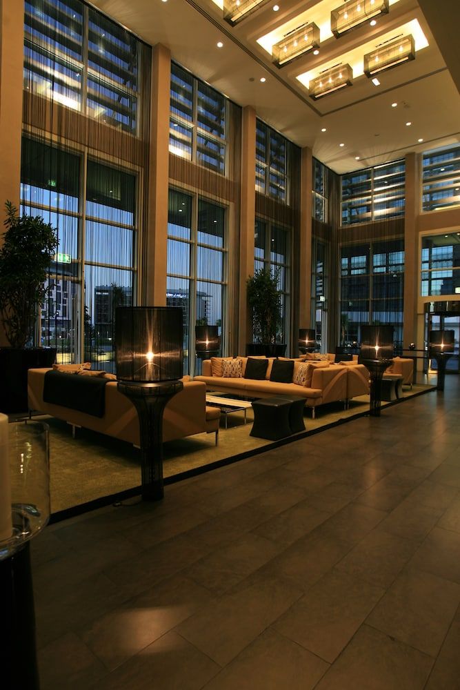 Centro Yas Island 3