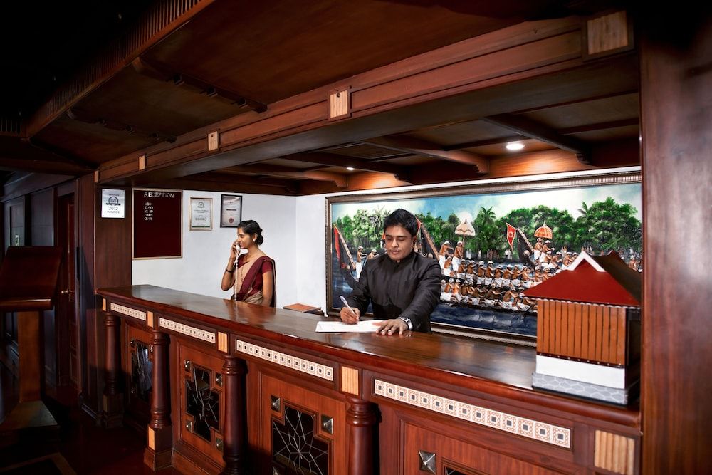 Lake Palace - A Luxury Backwater Resort 1