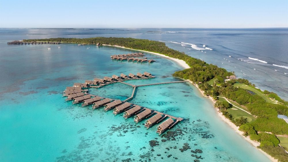 Shangri-La Resort & Spa, Maldives 1