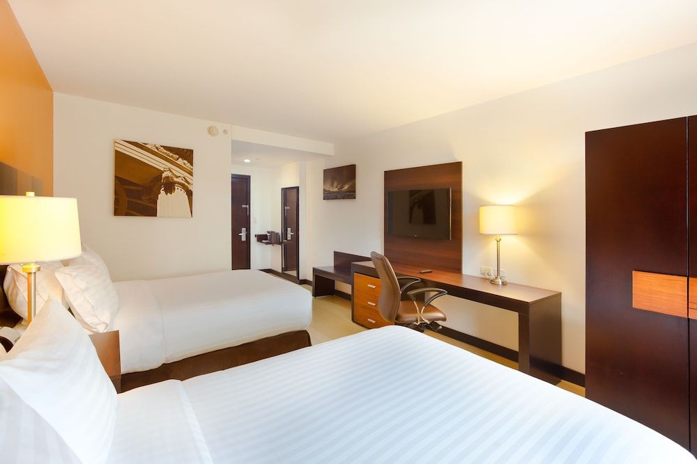 Holiday Inn Express San Jose Forum 3