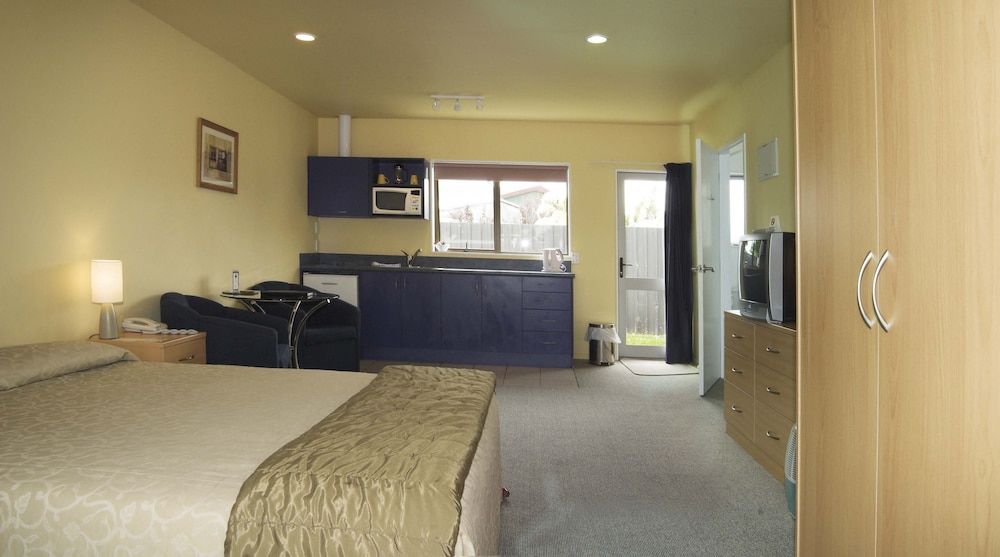 Anchorage Motel Apartments 3