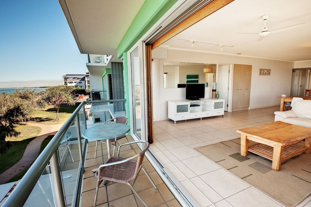 Rolling Surf Resort 2