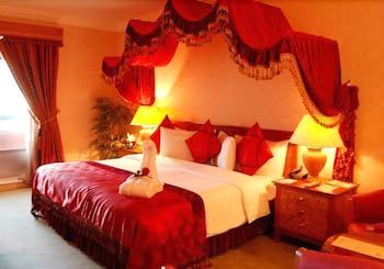 Holiday International 3