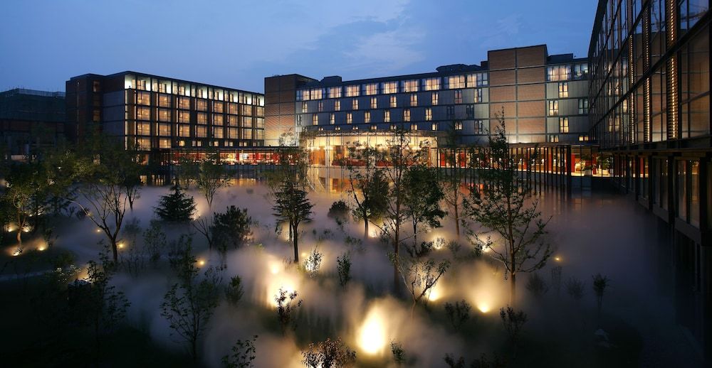 The Lake View Hotel Beijing 1