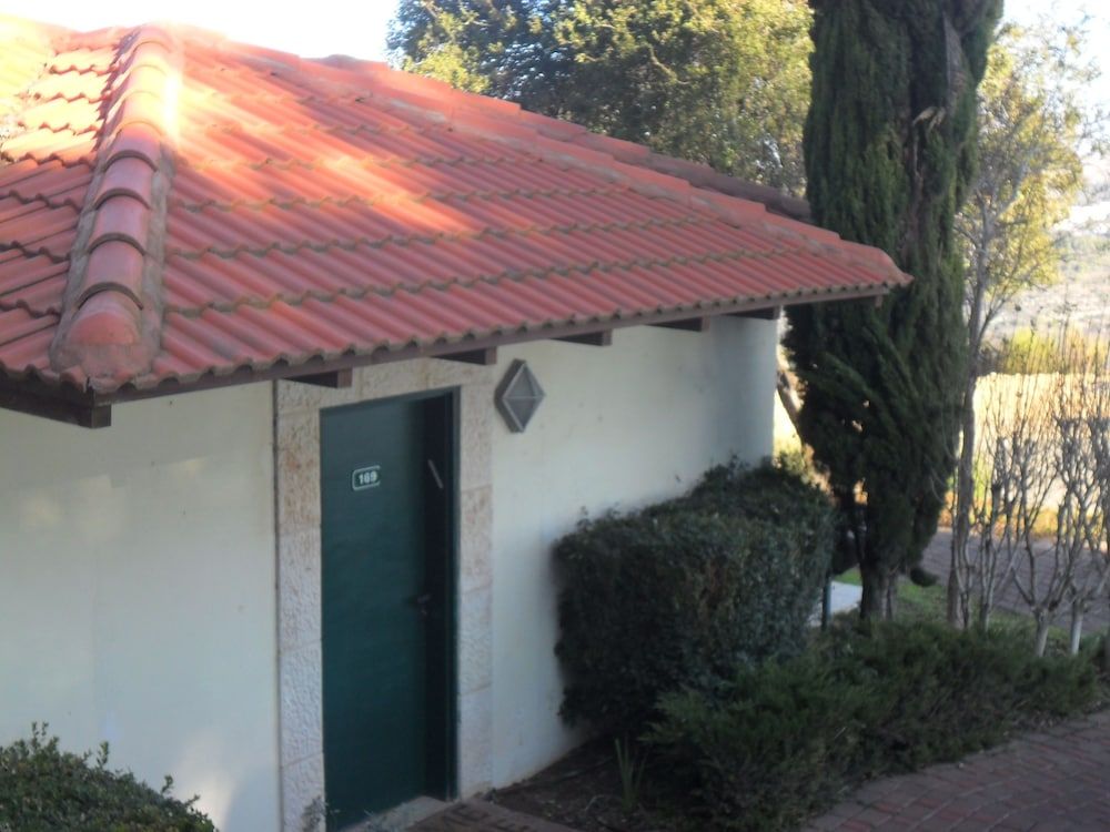 Shoresh Green Hills Family Suites Hotel 3