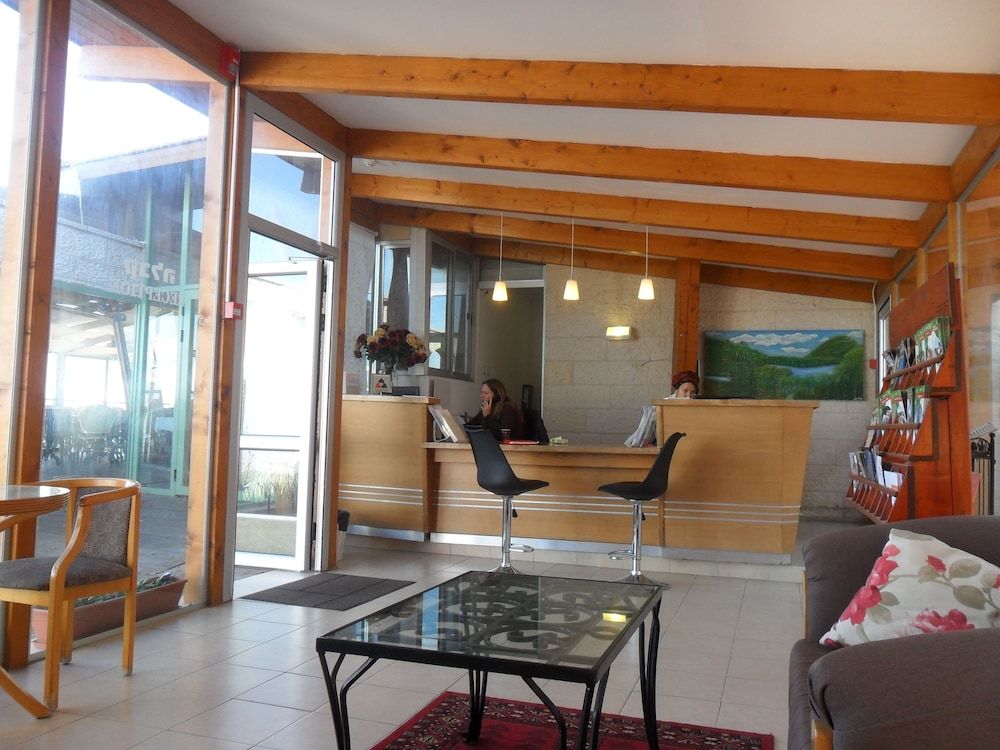 Shoresh Green Hills Family Suites Hotel 2