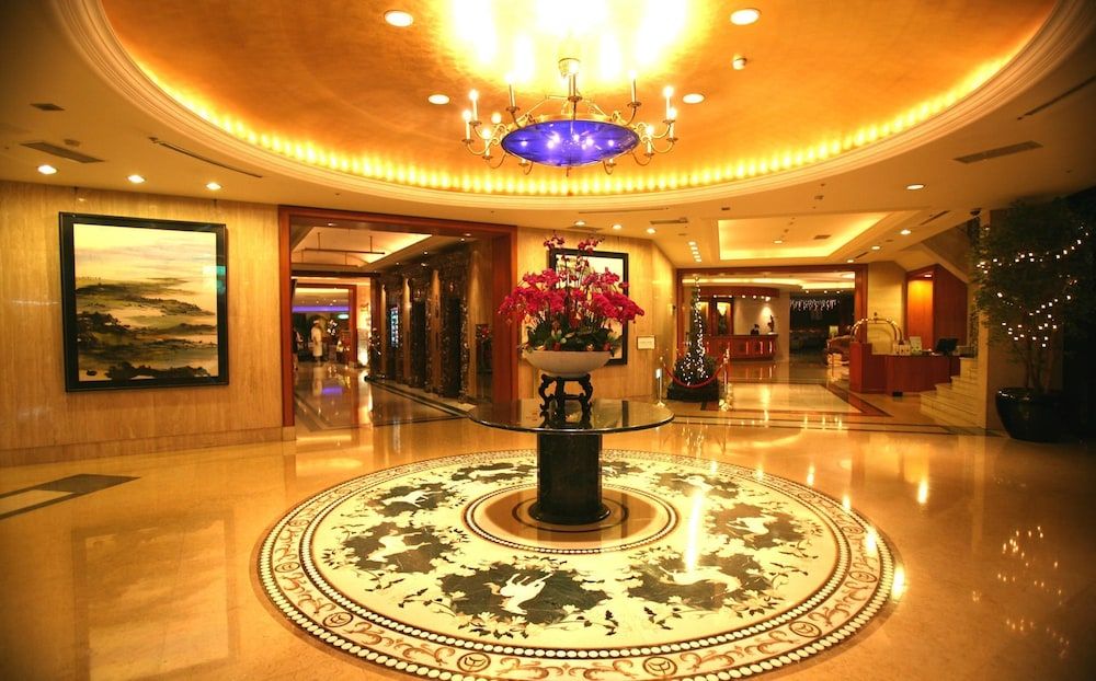Monarch Plaza Hotel 2
