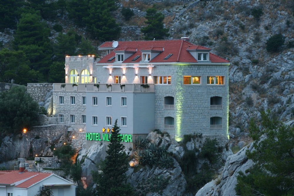 Villa Dvor 3 estrellas en Omiš