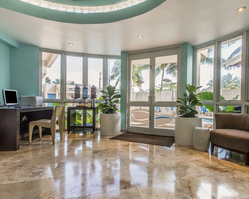 Comfort Inn & Suites Levittown 2