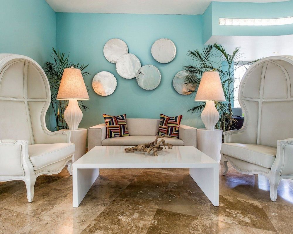 Comfort Inn & Suites Levittown 3